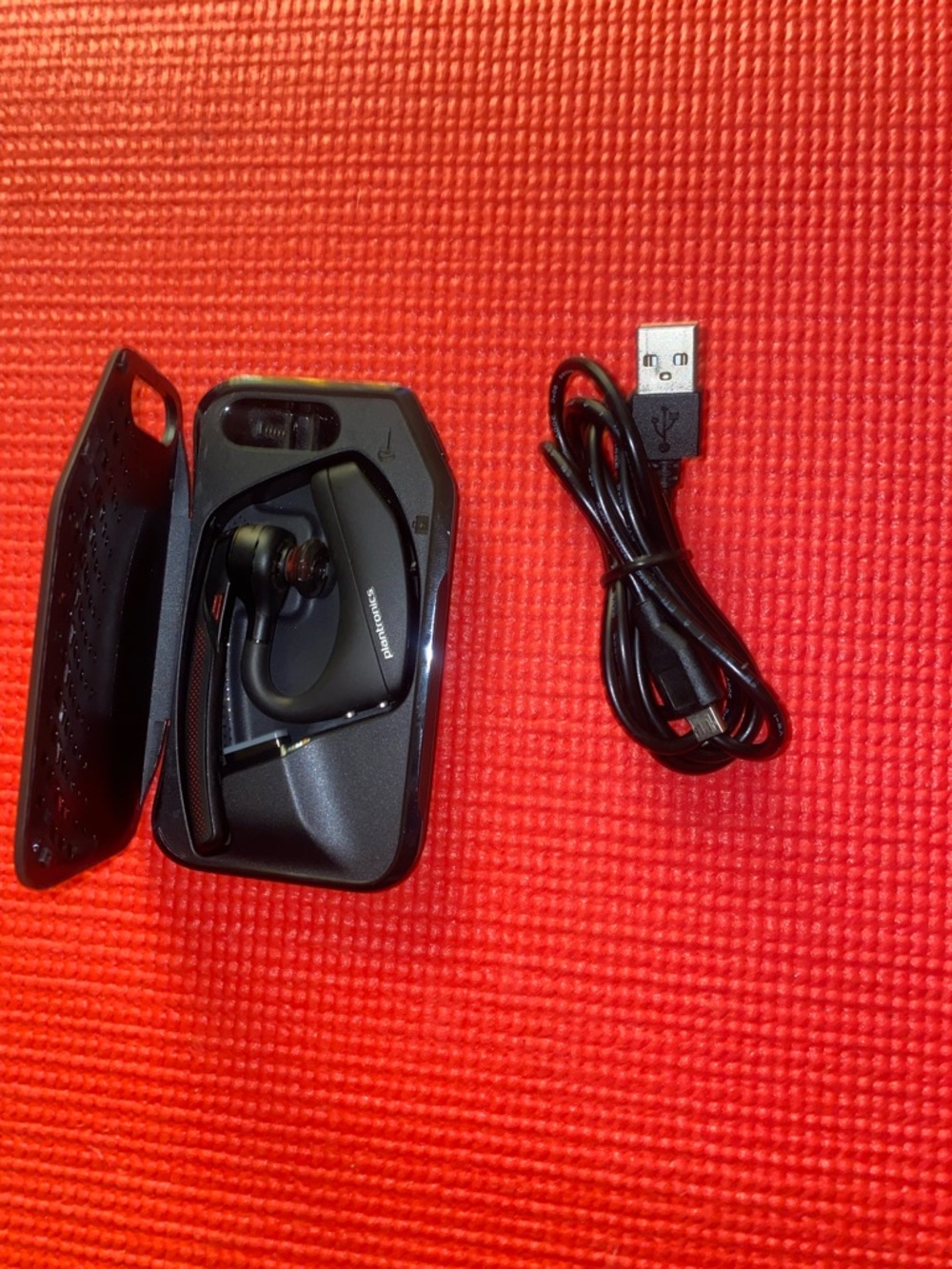 Plantronics Black Bluetooth Headset with Charging Case and USB Cable - Picture 6 of 10